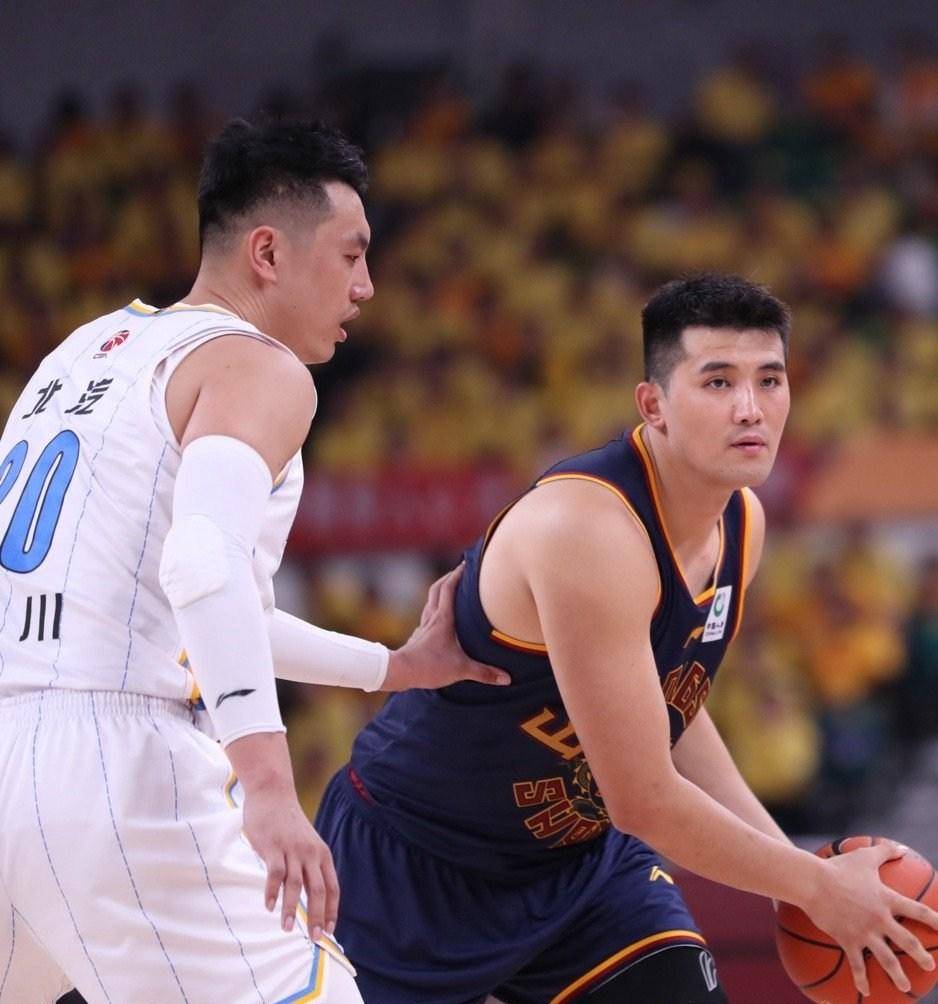 包含今夜门兴格拉德巴赫备战CBA季后赛；扳平良机细节曝光；更衣室稳定；控场能力受关注的词条